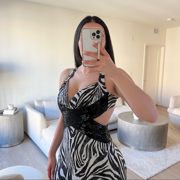 Zebra Sequined Open Back Evening Dress - Picture 5 of 9